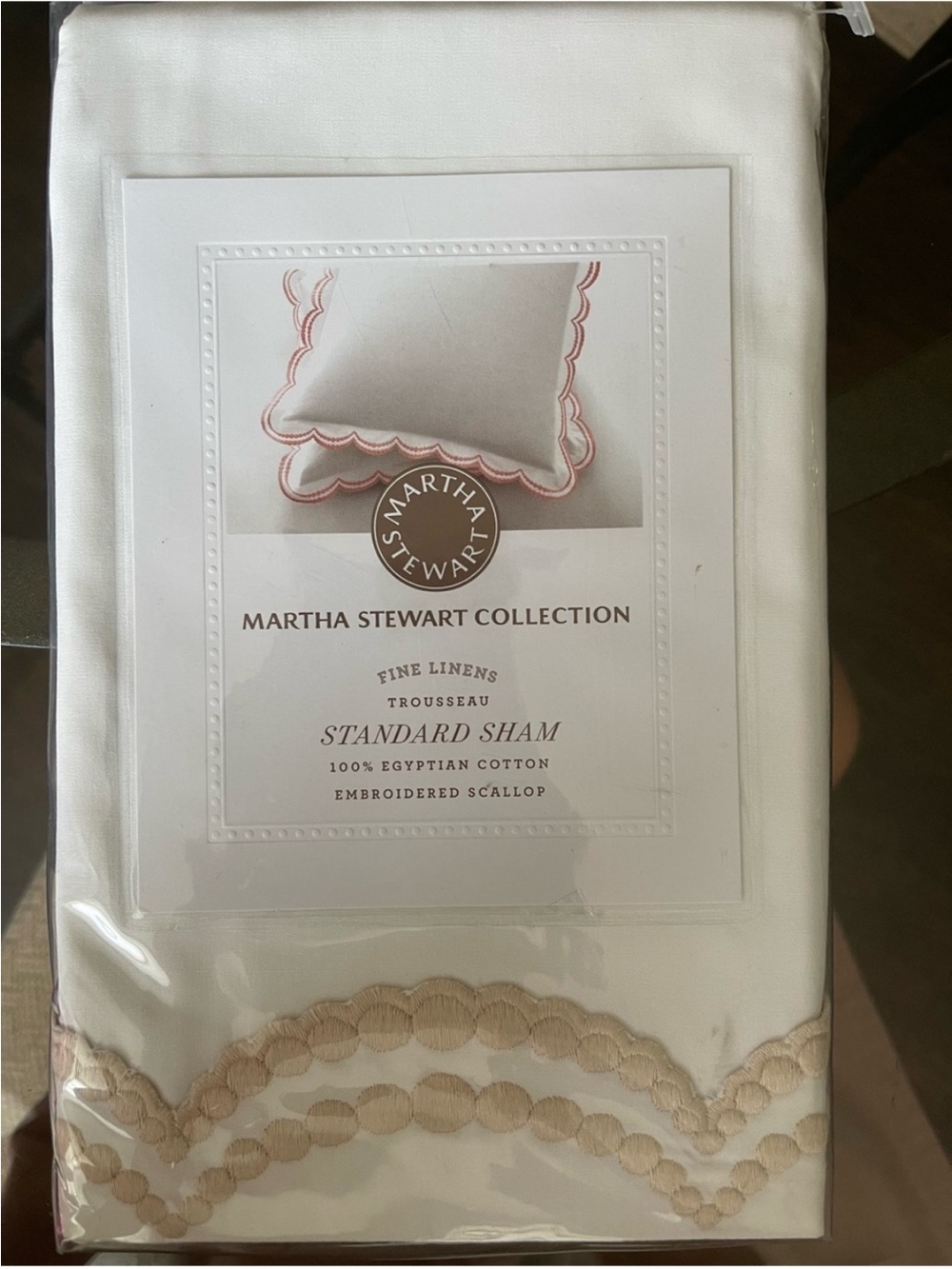 Martha Stewart TROUSSEAU
300thread Count100%Egyptian cotton embroidered Scallop